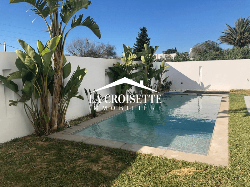 Villa S+3 avec piscine à La Soukra